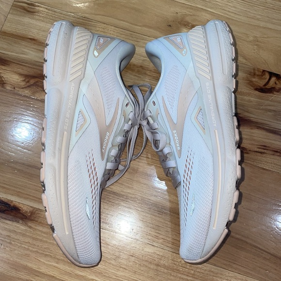 Brooks adrenaline GTS 23 running shoes Crystal grey villa white sz 7.5 - Picture 4 of 10